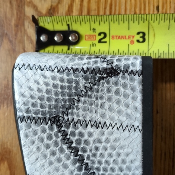 Katy Perry The Busy Bee Platform Slide Black and White Snakeskin Size 8 - Picture 9 of 13